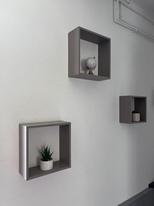Aux Abords Des Etangs